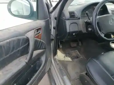 Здавання транспортного засобу mercedes-benz clase ml (bm 163) om 612.963 року 2001 потужний 612963