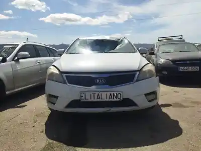 Veículo de Sucata KIA CEED (ED) D4FB-U do ano 2010 alimentado D4FB