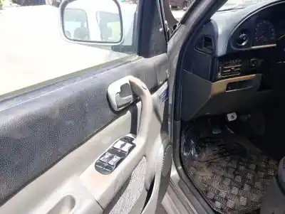Здавання транспортного засобу ssangyong musso d/sy661la року 1999 потужний sy661la