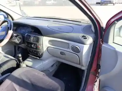 Scrapping Vehicle renault scenic (ja..) f9q of the year 2003 powered f9q q7