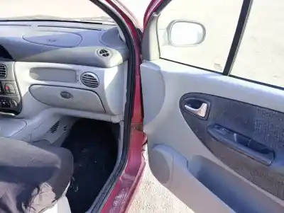Scrapping Vehicle renault scenic (ja..) f9q of the year 2003 powered f9q q7