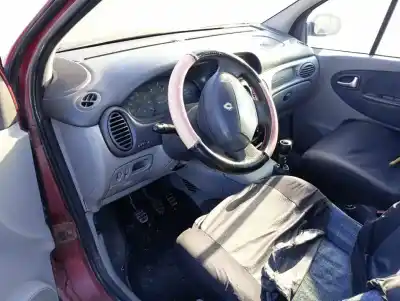 Scrapping Vehicle renault scenic (ja..) f9q of the year 2003 powered f9q q7