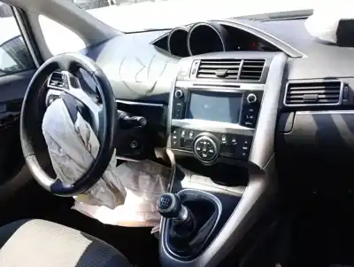 Здавання транспортного засобу toyota verso (aur2/zgr2) n47c16a року 2014 потужний n47c16a