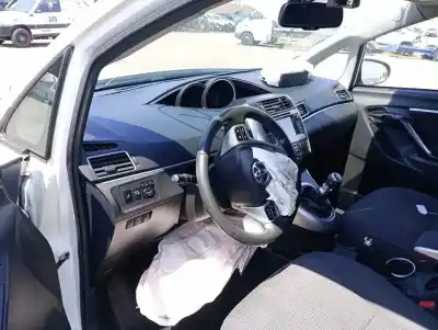 Здавання транспортного засобу toyota verso (aur2/zgr2) n47c16a року 2014 потужний n47c16a