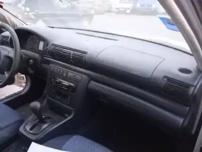 Здавання транспортного засобу audi a4 b5 (8d2) 1.8 t року 1998 потужний aeb