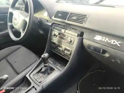 Scrapping Vehicle audi a4 b6 (8e2) 2.0 of the year 2001 powered alt