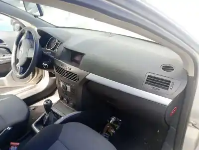 Здавання транспортного засобу opel astra h gtc g-z16xep року 2005 потужний z16xep