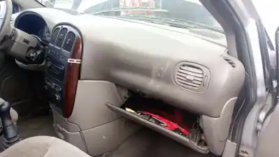 Veicolo di demolizione chrysler voyager (rg) d7/vm07c dell'anno 2002 alimentato vm07c