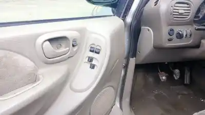 Veicolo di demolizione chrysler voyager (rg) d7/vm07c dell'anno 2002 alimentato vm07c