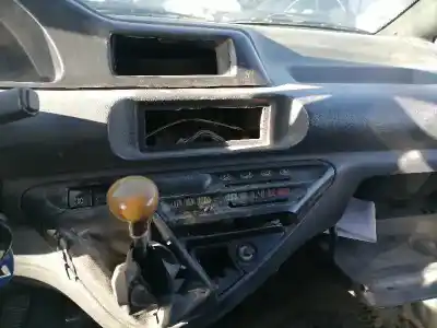 Véhicule à la ferraille citroen jumpy d-wjz de l'année 1999 alimenté d-wjz
