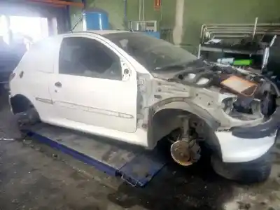 Veículo de Sucata peugeot                                            206 berlina                                                                                                                                                                                                                                                e-music                                                                                                                                                                                                                                                    do ano 2004 alimentado 8hz