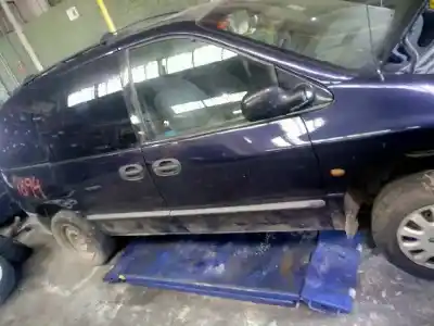 Verschrottungsfahrzeug CHRYSLER VOYAGER (GS) 2.5 TD des Jahres 2000 angetrieben VM69B