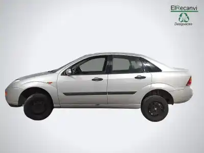 Véhicule à la ferraille ford focus berlina (cak) ghia de l'année 2000 alimenté 