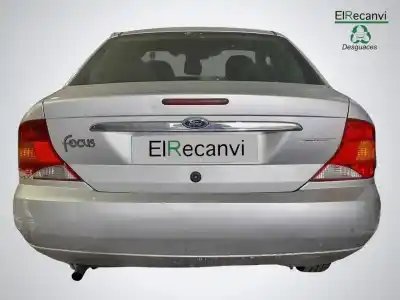 Véhicule à la ferraille ford focus berlina (cak) ghia de l'année 2000 alimenté 