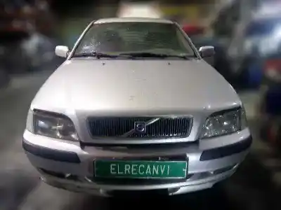 Veículo de Sucata volvo s40 berlina 1.6 cat do ano 2002 alimentado b4164s2