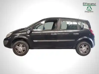 Véhicule à la ferraille RENAULT                                            SCENIC II                                                                                                                                                                                                                                                  Authentique                                                                                                                                                                                                                                                de l'année 2003 alimenté F9Q812
