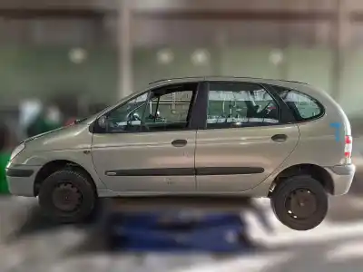 Scrapping Vehicle renault scenic (ja..) 1.9 dci authentique of the year 2002 powered f9q