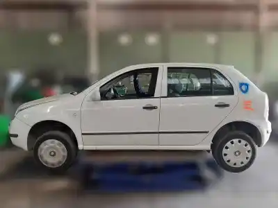Veicolo di demolizione skoda fabia (6y2/6y3) attractive dell'anno 2000 alimentato azf