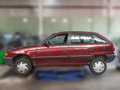 Veículo de Sucata opel astra f berlina básico do ano 1995 alimentado c16se