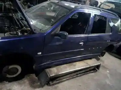 Veículo de Sucata peugeot 306 break boulebard do ano 2001 alimentado rhy