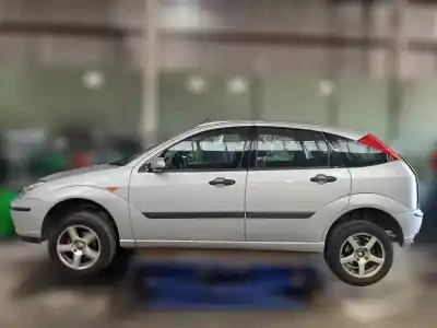 Véhicule à la ferraille ford focus berlina (cak) ghia de l'année 2003 alimenté f9da
