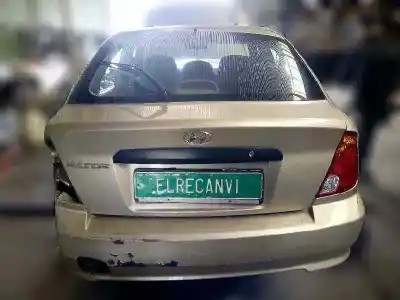 Sloopvoertuig hyundai accent (lc) gl 4p van het jaar 2004 aangedreven g4ea