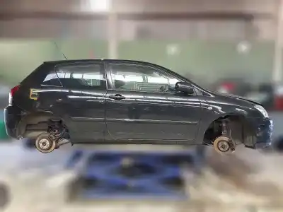 Sloopvoertuig toyota corolla (e12) 2.0 d-4d linea luna berlina van het jaar 2006 aangedreven 1cdftv