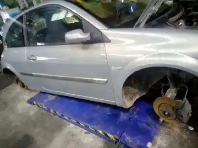 Veículo de Sucata RENAULT MEGANE II BERLINA 5P Confort Authentique do ano 2004 alimentado F9Q800