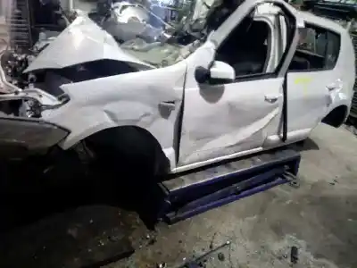 Veículo de Sucata dacia sandero laureate do ano 2001 alimentado k9k