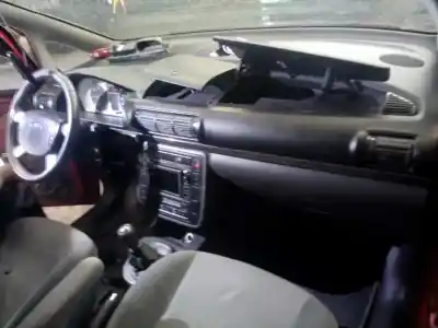 Veículo de Sucata ford galaxy (vy) ambiente do ano 2003 alimentado auy