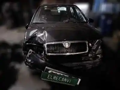 Veicolo di demolizione skoda fabia (6y2/6y3) attractive dell'anno 2015 alimentato asy