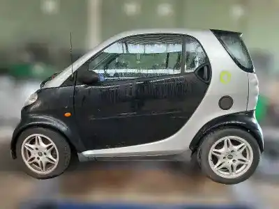 Vehicul casat smart micro compact . al anului 1999 alimentat 13
