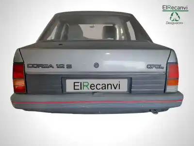 Véhicule à la ferraille opel corsa a cup de l'année 1990 alimenté 12nv