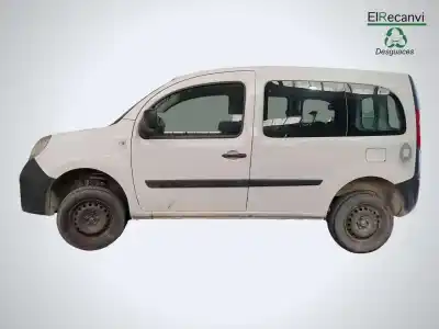 Véhicule à la ferraille renault kangoo authentique de l'année 2011 alimenté k9k