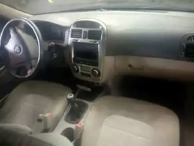 Veículo de Sucata KIA CERATO 2.0 EX CRDi Berlina do ano 2004 alimentado D4EA