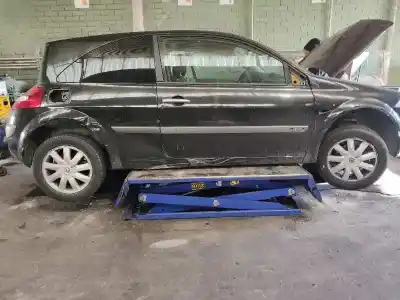 Здавання транспортного засобу RENAULT MEGANE II BERLINA 3P Confort Dynamique 131 CV / 96 KW року 0 потужний F9Q