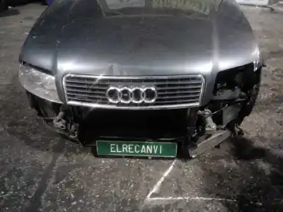 Veicolo di demolizione AUDI A4 BERLINA (8E) 2.5 V6 24V TDI dell'anno 2002 alimentato AKE