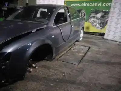 Veículo de Sucata audi a4 berlina (8e) 2.5 v6 24v tdi do ano 2002 alimentado ake