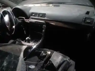 Veículo de Sucata audi a4 berlina (8e) 2.5 v6 24v tdi do ano 2002 alimentado ake