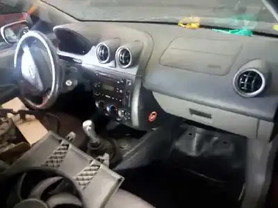 Veículo de Sucata ford fiesta (cbk) ambiente do ano 2002 alimentado fxjb