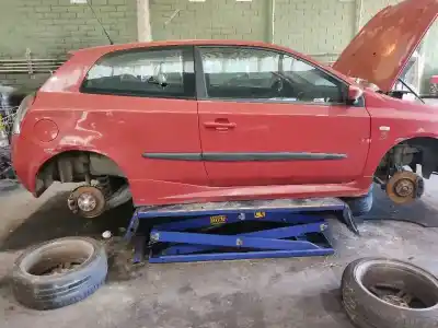 Veicolo di demolizione FIAT STILO (192) 1.9 JTD / 1.9 JTD 115 Dynamic 116 CV / 85 KW dell'anno 2003 alimentato 192A1000