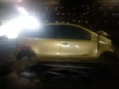 Veículo de Sucata nissan note (e11e) note (e11e) do ano 2001 alimentado 