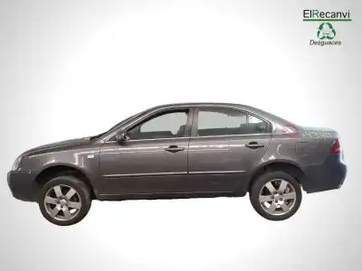 Veicolo di demolizione KIA MAGENTIS 2.0 CRDi dell'anno 2006 alimentato D4EA