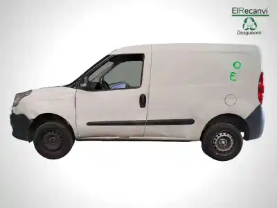 Véhicule à la ferraille fiat doblo active de l'année 2012 alimenté 199a3000