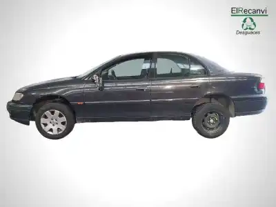 Véhicule à la ferraille OPEL OMEGA B Design Edition Berlina de l'année 2000 alimenté 