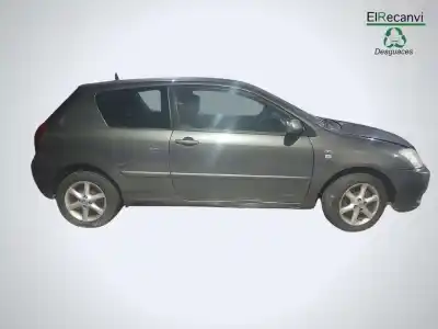 Veículo de Sucata toyota corolla (e12) 2.0 d-4d linea luna berlina do ano 2004 alimentado 1cdftv