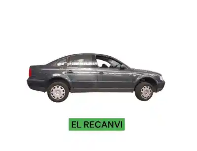 Scrapping Vehicle volkswagen passat b5 variant (3b5) 1.6 of the year 2000 powered arm