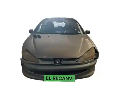 Véhicule à la ferraille PEUGEOT 206 BERLINA  de l'année 2000 alimenté WJY