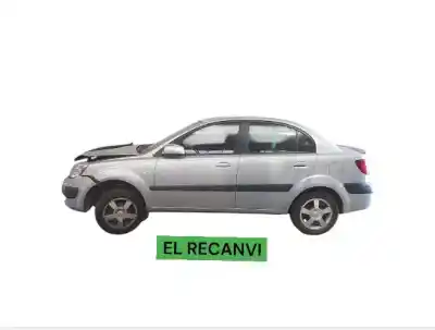 Véhicule à la ferraille KIA RIO 1.5 CRDi EX2 de l'année 2006 alimenté D4FA