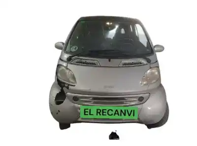 Vehicul casat smart micro compact . al anului 2001 alimentat 13